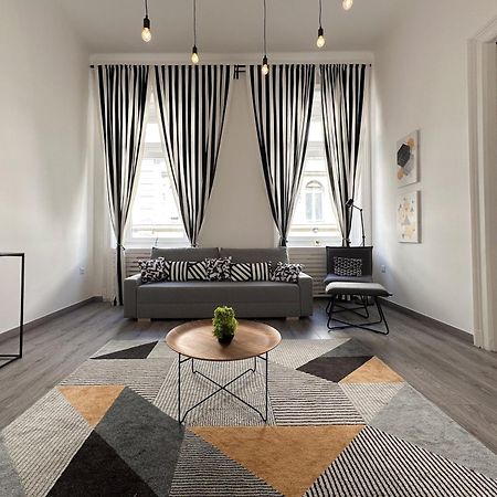 R&R Central Apartment Budapest Eksteriør bilde